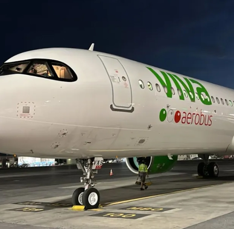 En el vuelo de vivaaerobus viajaba el hombre que falleció.