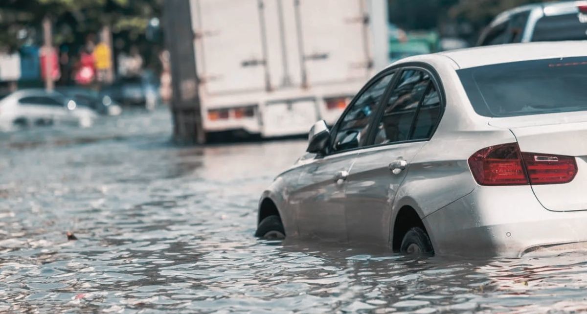 Pasos que debes seguir si tu automóvil se apaga al cruzar un charco de lluvia. (FOTO): Especial.