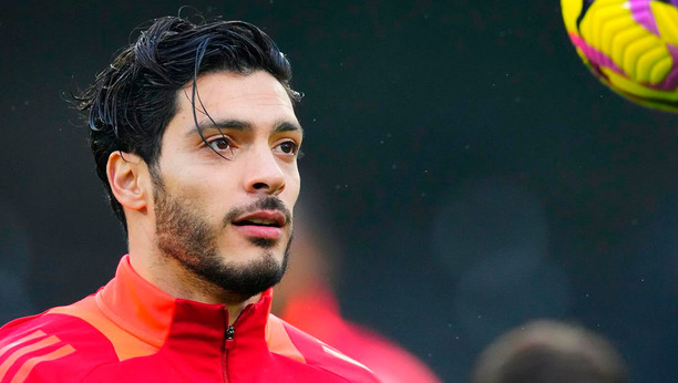 Raúl Jiménez firmó nueva alianza.