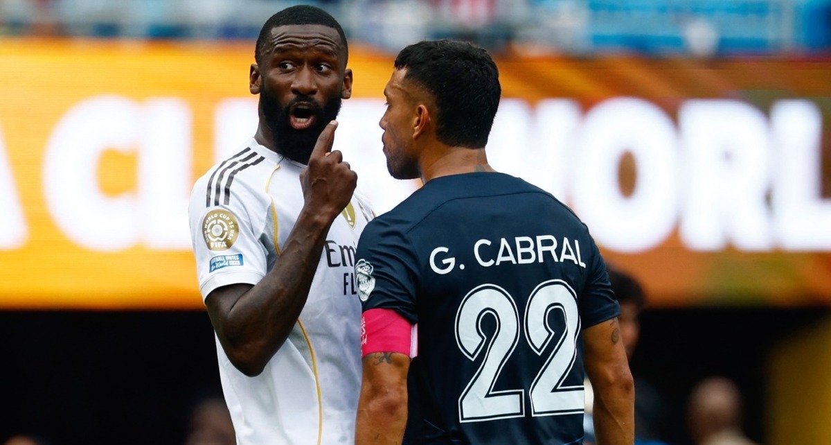 FIFA investiga un supuesto caso de racismo de Gustavo Cabral contra Rüdiger (Reuters)