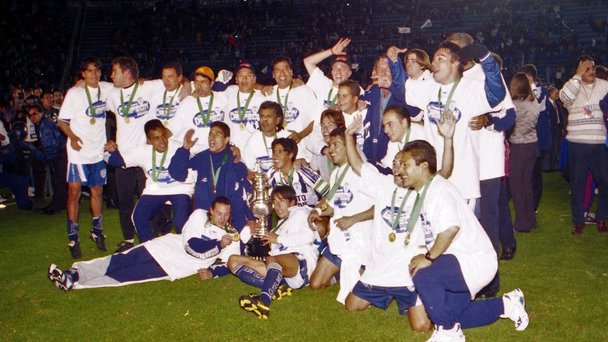 Pachuca celebra tras ganar la Final Invierno 1999 (Mexsport)