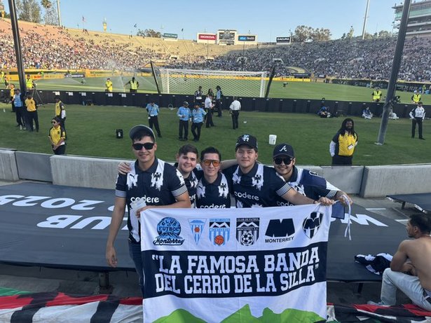 Afición de Rayados está en Estados Unidos apoyando. (Foto: @Cesar_rdz99)