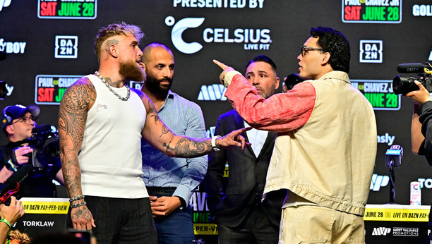 Jake Paul y Chávez Jr. tuvieron su primer careo. (Foto: AFP)
