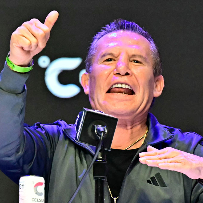 Julio César Chávez se enganchó con Jake Paul. (Foto: AFP)