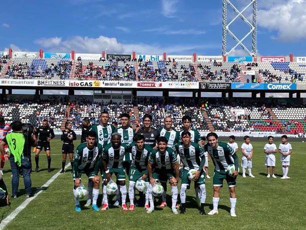 Futbolistas de los Guerreros antes del partido ante Cruz Azul (@ClubSantos)