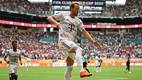 Harry Kane celebra uno de sus goles al Flamengo (AFP)