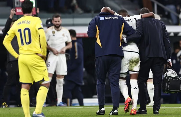 David Alaba no volverá a jugar en lo que queda del Mundial de Clubes después de volverse a lesionar. (Foto: AP)