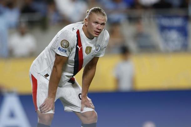 Erling Haaland sufre ante Al Hilal (EFE)