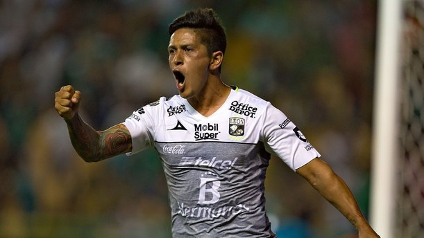 Germán Cano festeja un gol con León (Imago7)