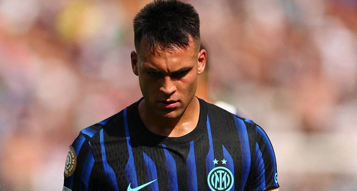Lautaro Martínez, cabizbajo tras la eliminación del Inter de Milán (Reuters)