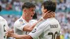 Gonzalo es felicitado por Güler tras su gol a Juvenus (EFE)
