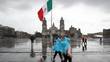 Lluvia en el Zócalo capitalino (EFE)