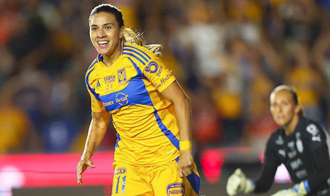 Nayeli Rangel se vistió de heroína para marcar el gol de la victoria (IMAGO7).