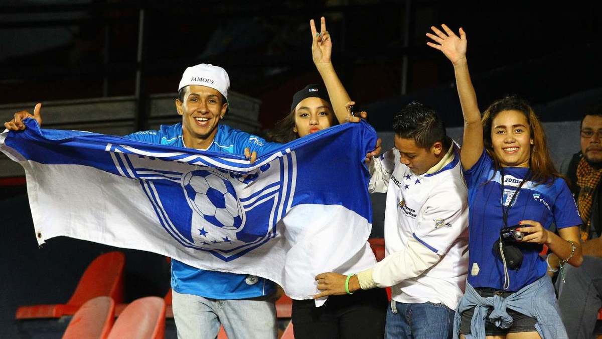 Honduras no tardó en calentar el juego ante México (Imago7)