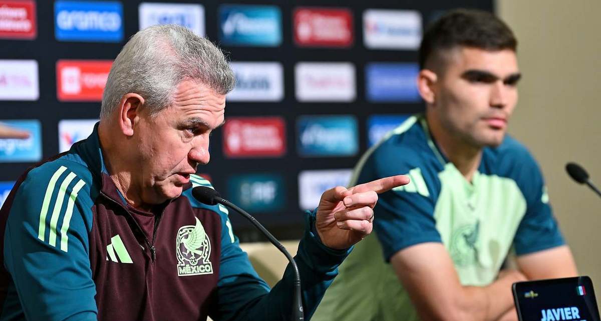 Javier Aguirre enumeró las cualidades de Johan Vásquez (Imago7)