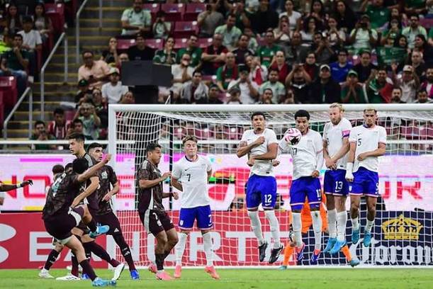 Raúl Jiménez anotó un golazo en su último juego ante Estados Unidos (Mexsport)