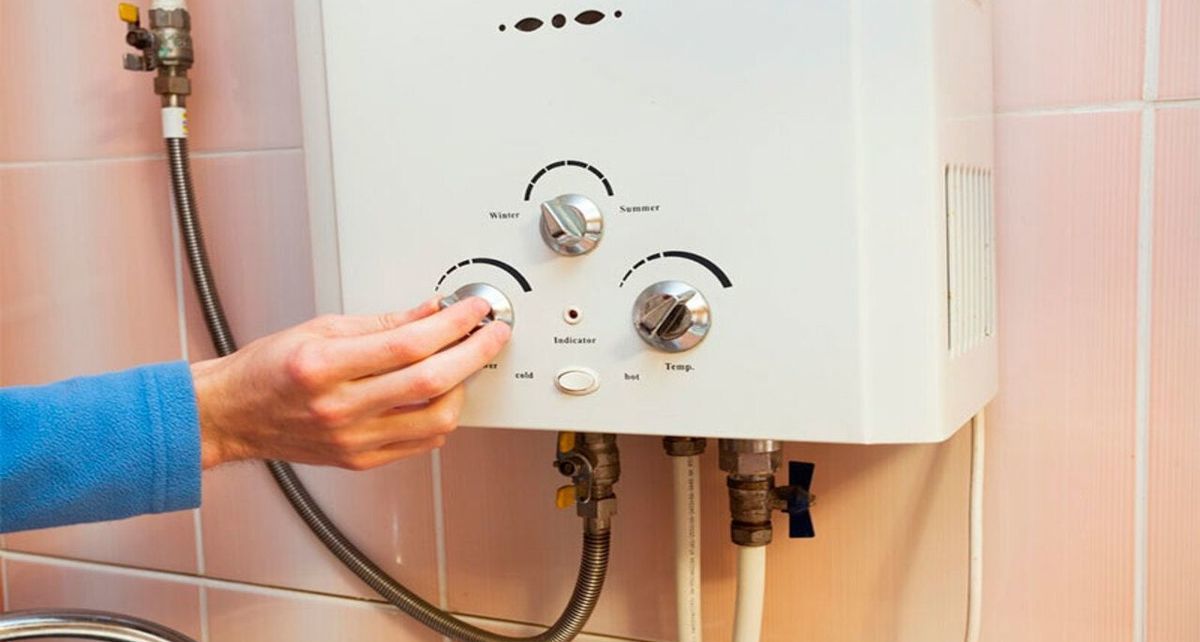 Si tienes un boiler de paso y se te acaba el agua caliente muy rápido, puedes estar cometiendo este error.