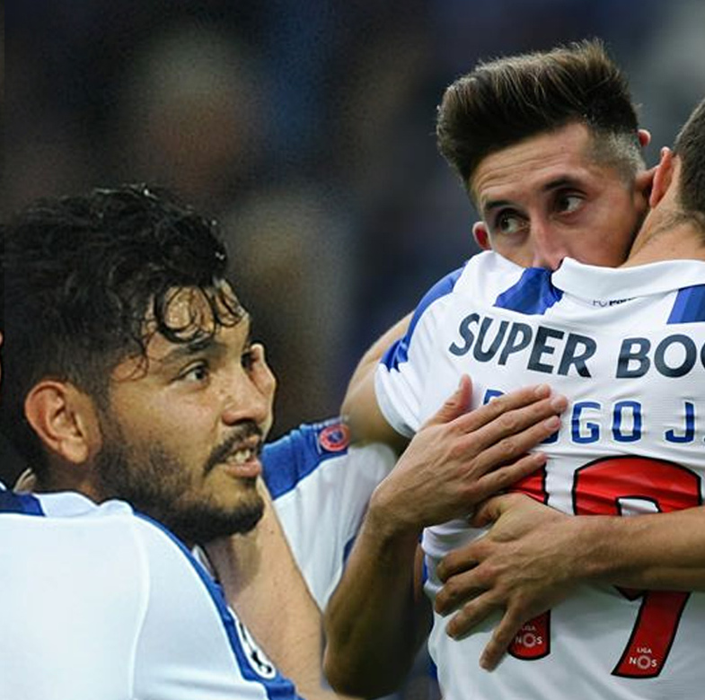Diogo Jota festejaba con los mexicanos Tecatito Corona y Héctor Herrera. (Foto: Especial)