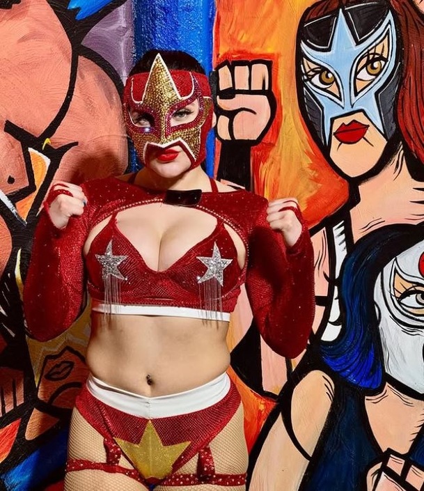 Kira cuenta con más de una década de experiencia en la lucha libre (IG @kira_luchadora)