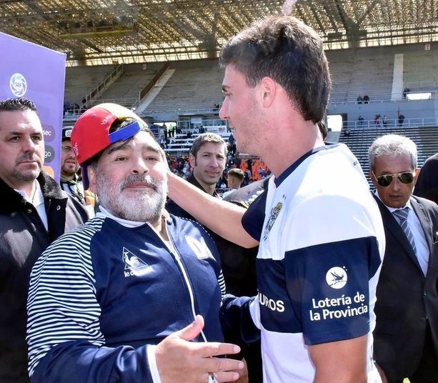 Maradona elogiaba a Paradela.