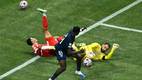 Jamal Musiala cae luego de chocar con Donnarumma (AFP)
