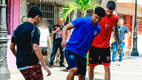 jugadores de Cruz Azul y Newell's participaron en cascarita. (Foto: X @CruzAzul)