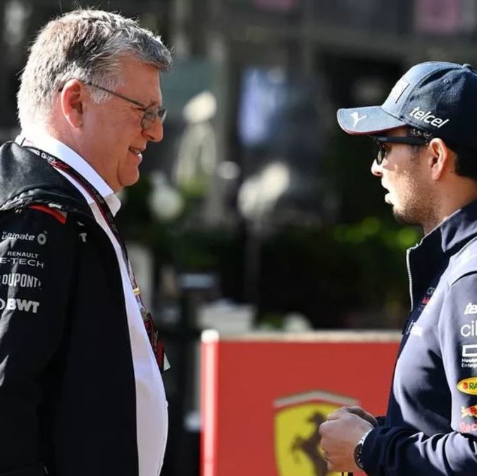 Otmar Szafnauer y Sergio Pérez (Reuters)