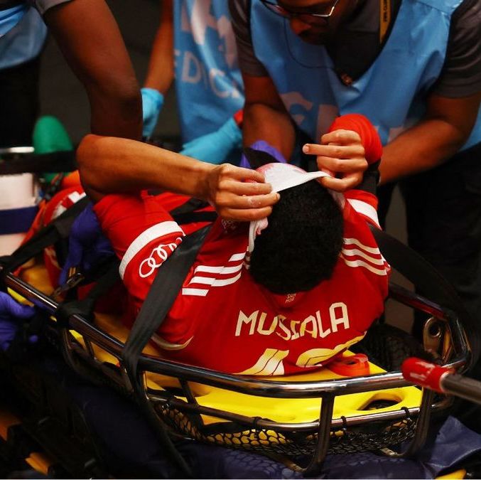 Jamal Musiala fue trasladado al hospital tras su lesión (Reuters)