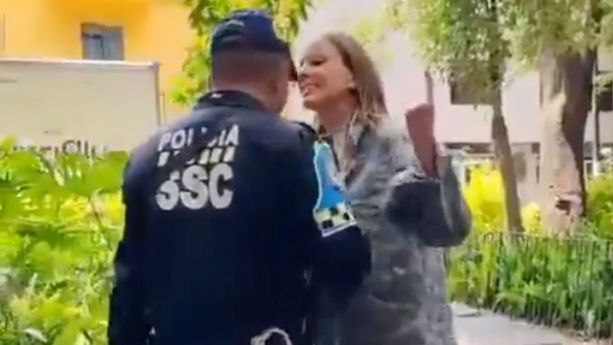 La mujer se mostró muy molesta con un policía (Especial)