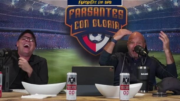 Luis García y Christian Martinoli en su transmisión (Captura)