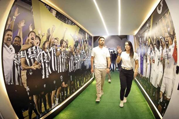 Davide Ancelotti recorre las instalaciones del club (@Botafogo)