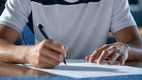 Tras la muerte de un futbolista con contrato, el acuerdo se finaliza (Grok)
