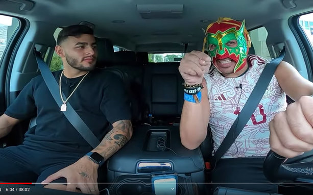 Alexis se subió al auto del Escorpión Dorado | Captura