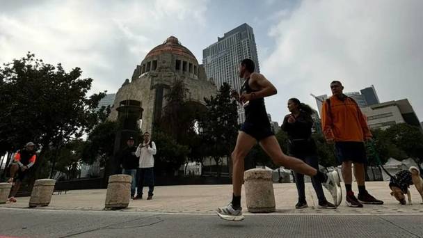 Los corredores deben hacer ejercicio de fuerza para quemar grasa (@MaratonCDMX)