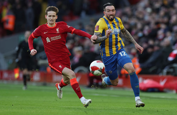 El futbolista apostador jugó un partido contra Liverpool.