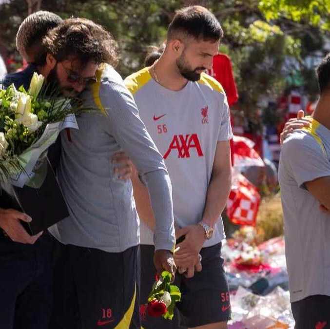 Alisson Becker estuvo en el pequeño homenaje del Liverpool a Diogo Jota (Cortesía Liverpool FC)