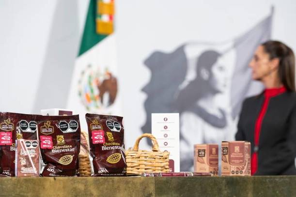 Claudia Sheinbaum y el Chocolate del Bienestar (@GobiernoMX)