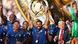 Donald Trump, a lado de Reece James al alzar el trofeo del Mundial de Clubes (AFP)