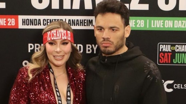 Esposa de Chávez Jr. desmiente rumores de ruptura con el boxeador