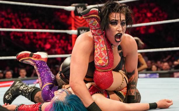 Rhea Ripley venció a Asuka en Monday Night RAW (WWE)