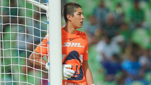 Rodrigo Parra cuida el arco de Pumas (Imago7)
