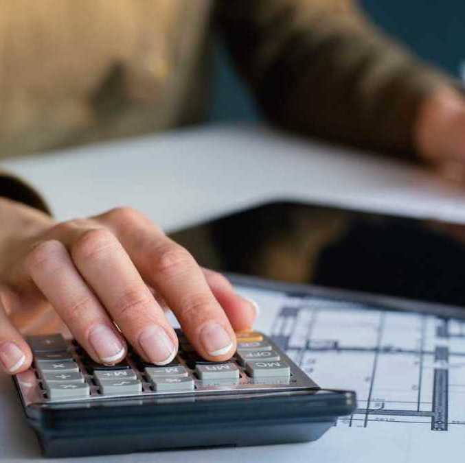 SAT podría multarte por no declarar préstamos a amigos o familiares (Freepik)
