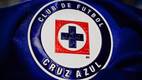 Escudo de La Máquina en su uniforme (Cruz Azul)