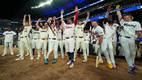 Jugadores celebran el triunfo de la Nacional (@MLB)