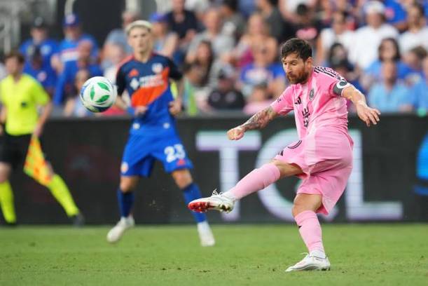 Messi intenta un disparo contra Cincinnati (Reuters)