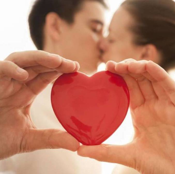Los noviazgos producen un fuerte apego emocional (iStock)