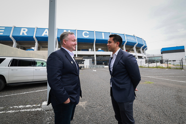 Marc Spiegel recorrió el Estadio Corregidora. (Cortesía: Club Querétaro)