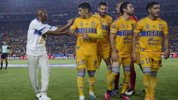 Barbadillo con la nueva generación felina. (Foto: Mexsport)