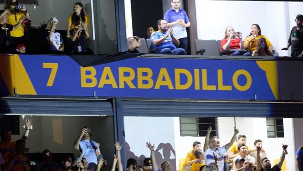 Barbadillo tiene su nombre y número en el anillo de leyendas en el Volcán. (Foto: Mexsport)