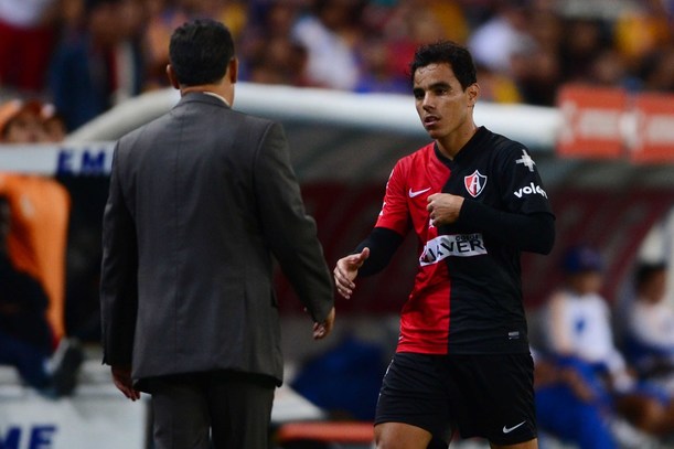 Omar Bravo militaba con el Atlas.